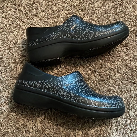Dual crocs comfort clogs - Picture 2 of 4